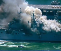 Explozie urmată de un incendiu uriaș la bordul unei nave de la baza militară din San Diego