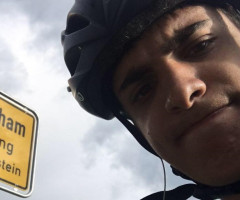 Un student grec a mers cu bicicleta 48 de zile ca să ajungă acasă, după ce toate zborurile au fost anulate
