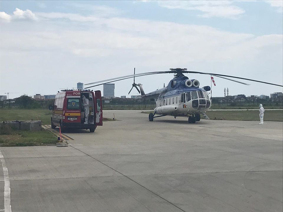 Nu mai sunt locuri la terapie intensiva in Bucuresti. Un pacient COVID este dus cu elicopterul la Craiova