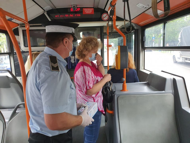 politie masca pasager autobuz - politia locala bucuresti