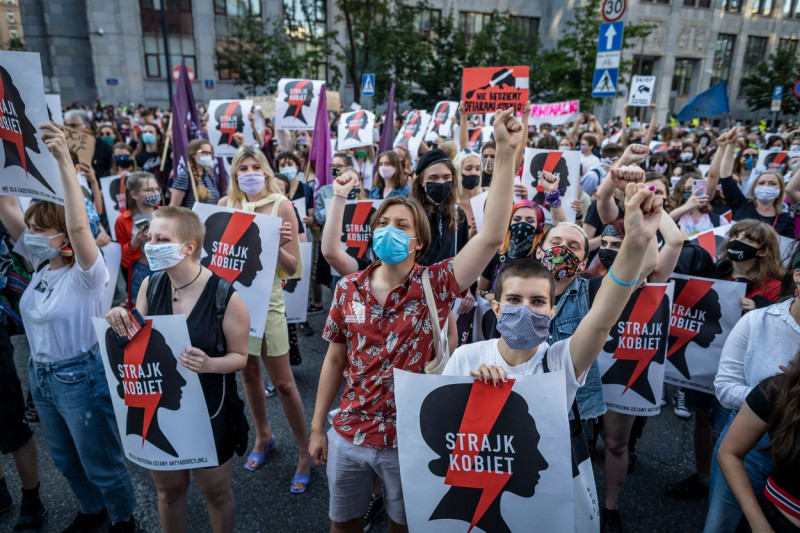 Polonia se va retrage din tratatul european privind violenţa împotriva femeilor. Mii de persoane au protestat față de această decizie