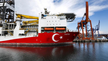 O nava cu steagul turciei, in marea mediterana