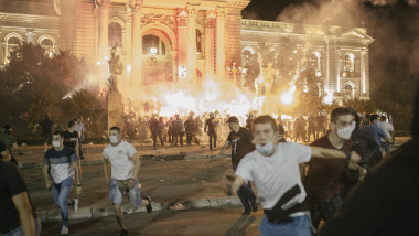 BELGRADE, SERBIA - JULY 10: Demonstrators clash with riot police during an anti-government protest on July 10, 2020 in Belgrade, Serbia. Following recent protests, the Serbian government scrapped plans to reintroduce a weekend curfew to curb the spread of Covid-19 and instead announced a ban on large gatherings. At least 17,342 cases and 352 deaths have been recorded throughout Serbia. (Photo by Vladimir Zivojinovic/Getty Images)