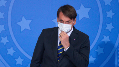 Jair Bolsonaro cu mască la un eveniment