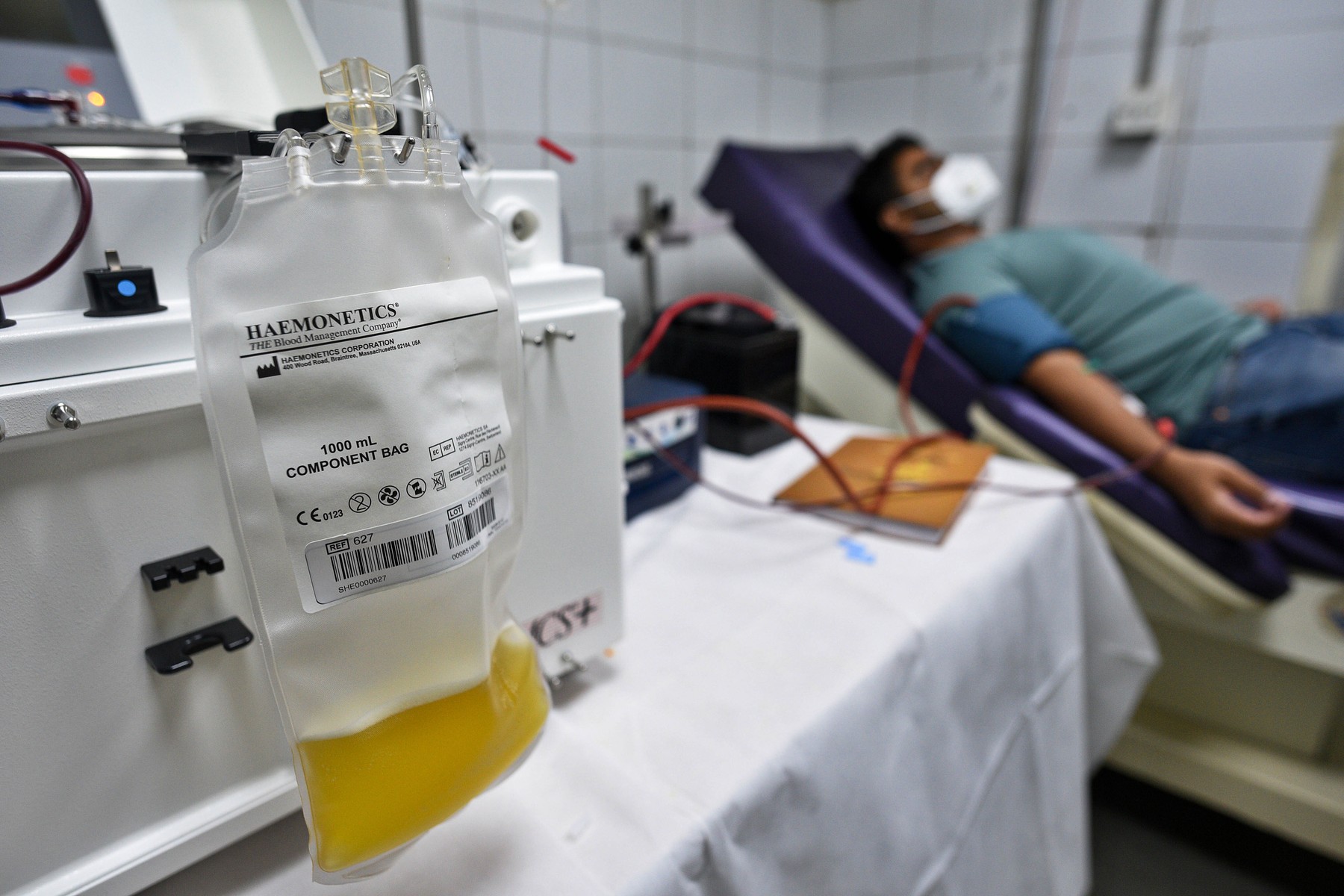 Statul schimbă regulile pentru pacienții vindecați de covid care vor să doneze plasmă