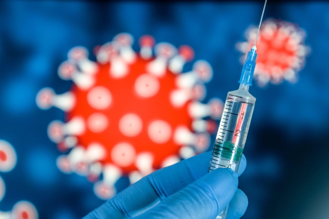 Cele mai răspândite mituri despre pericolul vaccinului anti-COVID, demontate de oamenii de știință. De la ADN modificat, la Bill Gates