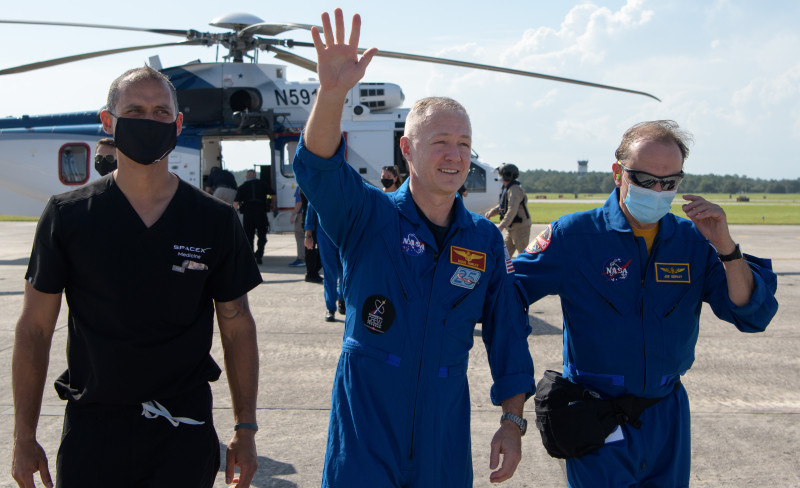 Dragon Capsule Returns To Earth From The International Space Station