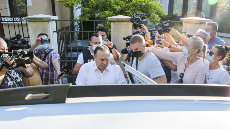 Fostul primar al Iașiului, Gheorghe Nichita, condamnat la cinci ani închisoare, este luat sub escorta poliției pentru a fi dus în arest, miercuri, 5 august 2020