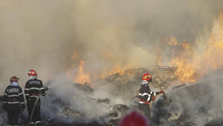Incendiu puternic în Chitila, lângă fosta groapa de gunoi