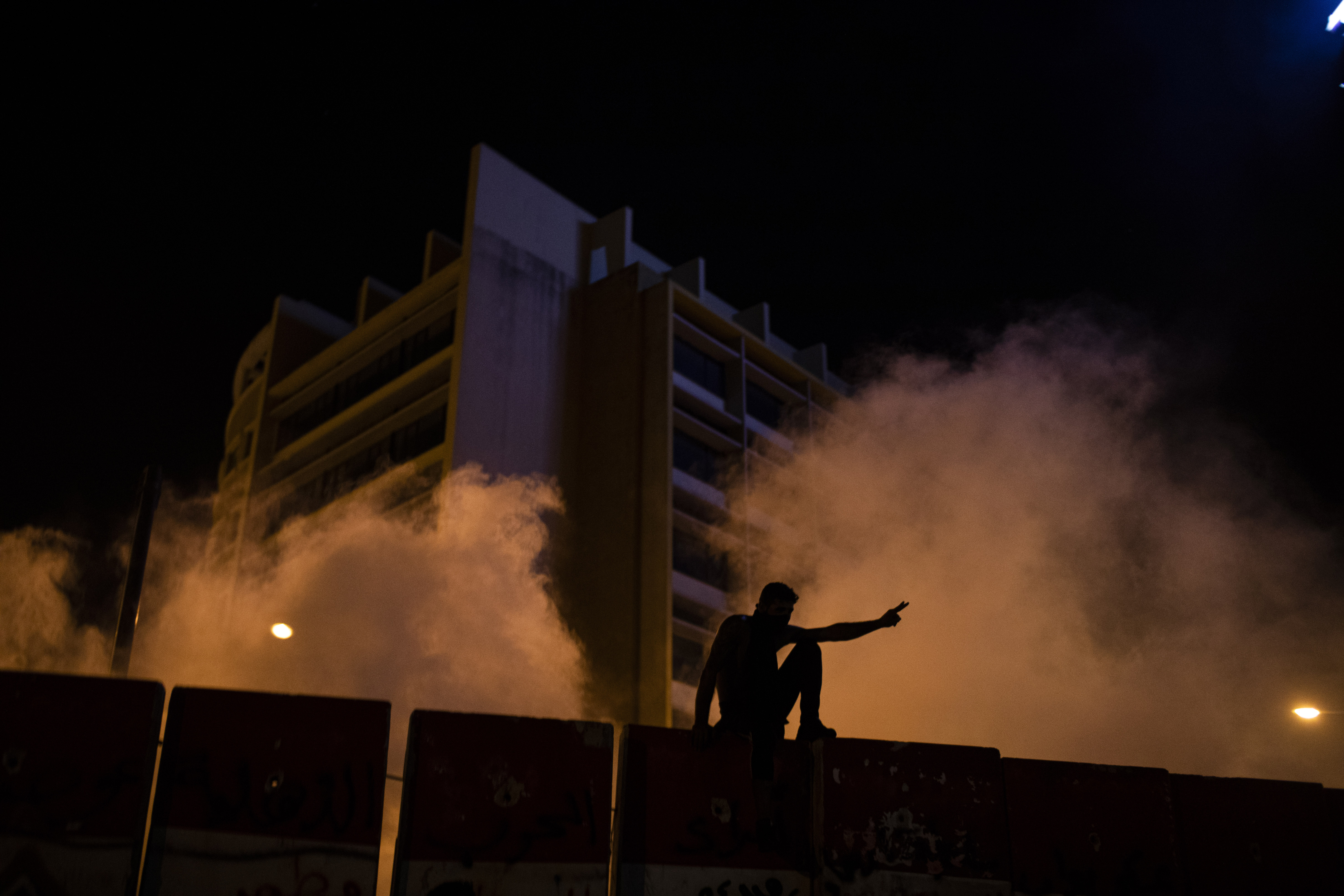 Proteste antiguvernamentale la Beirut. Manifestantii au vandalizat magazinele, iar fortele de ordine au ripostat cu gaze lacrimogene