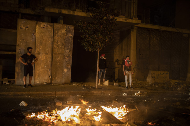 Proteste antiguvernamentale la Beirut. Manifestanții au vandalizat magazinele, iar forțele de ordine au ripostat cu gaze lacrimogene