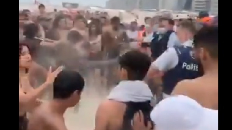 Zeci de tineri s-au luat la bătaie cu polițiștii pe o plajă din Belgia