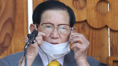 Lee Man-hee, leader of the Shincheonji Church of Jesus, speaks during a press conference at a facility of the church in Gapyeong on March 2, 2020. The leader of a South Korean sect linked to more than half the country's 4,000-plus coronavirus cases apologised on March 2 for the spread of the disease.,Image: 502279462, License: Rights-managed, Restrictions: , Model Release: no