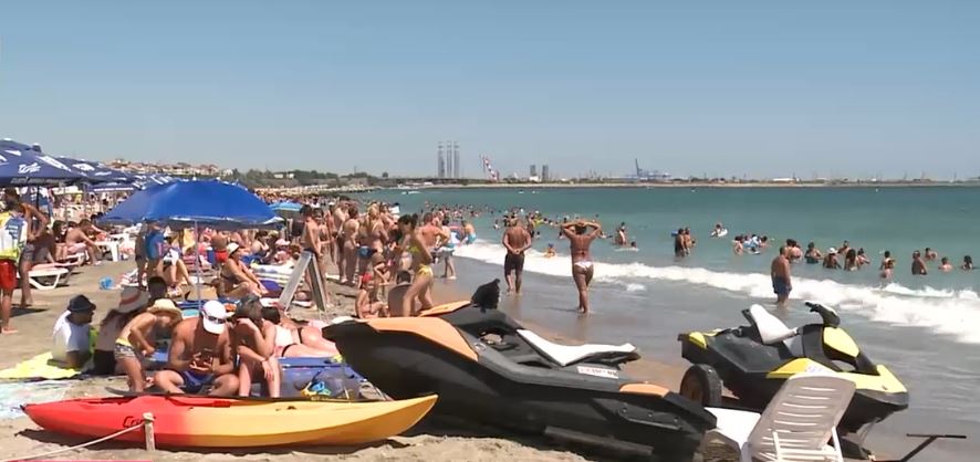 Romanii nu au renuntat la vacanta. Imagini de pe litoral in primul weekend din august