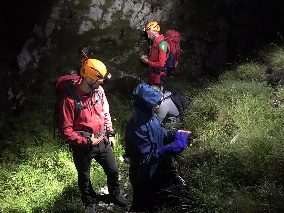 Avertismentul Salvamont Argeş pentru cei care practica „munţomaneala”: Lucrurile se pot sfarşi intr-un sac cu fermoar