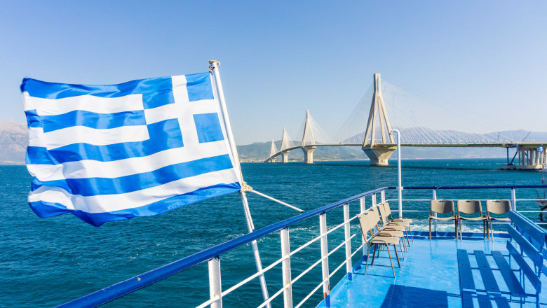 steag grecia pe un feribot