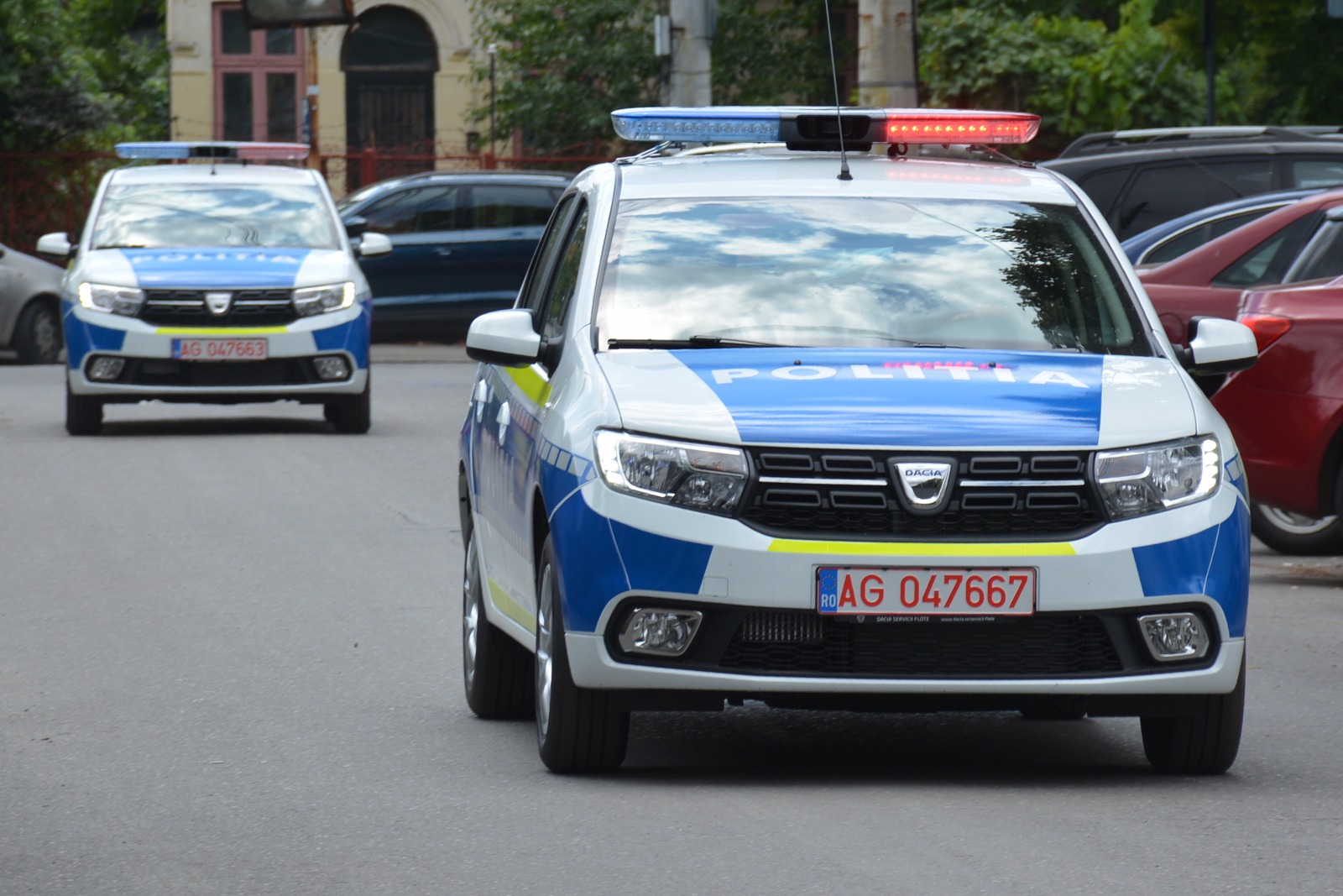 Un tânăr a sunat la 112 să spună că e sechestrat într-un bar. Polițiștii au ajuns în local și au dat peste o petrecere