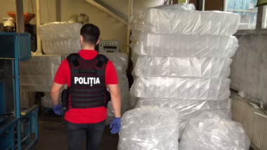 Politia a descoperit dezinfectanti contrafacut intr-un depozit din Ilfov