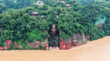 statuie Buddha inundată în China