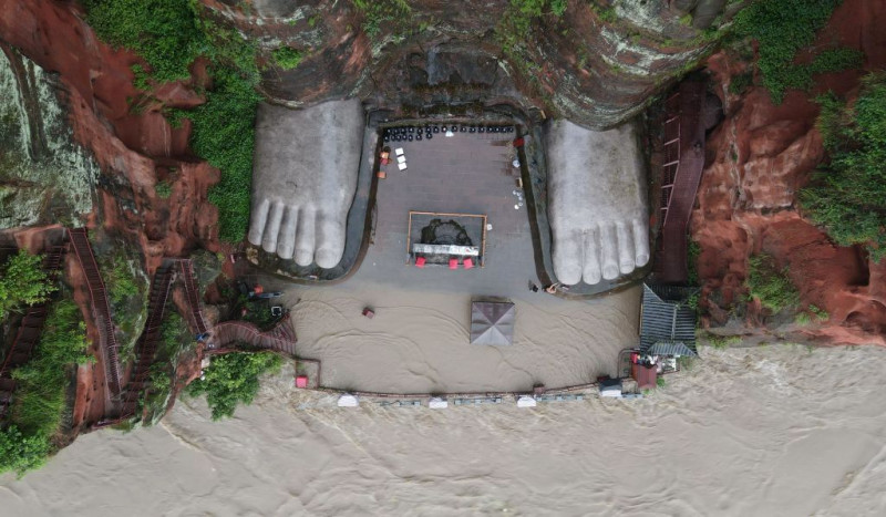 Leshan Giant Buddha's Foot Platform Flooded In Sichuan