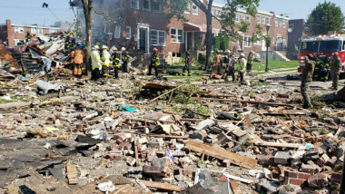 Explozie puternică într-un oraș din SUA. Mai multe case au fost distruse, iar o femeie a murit