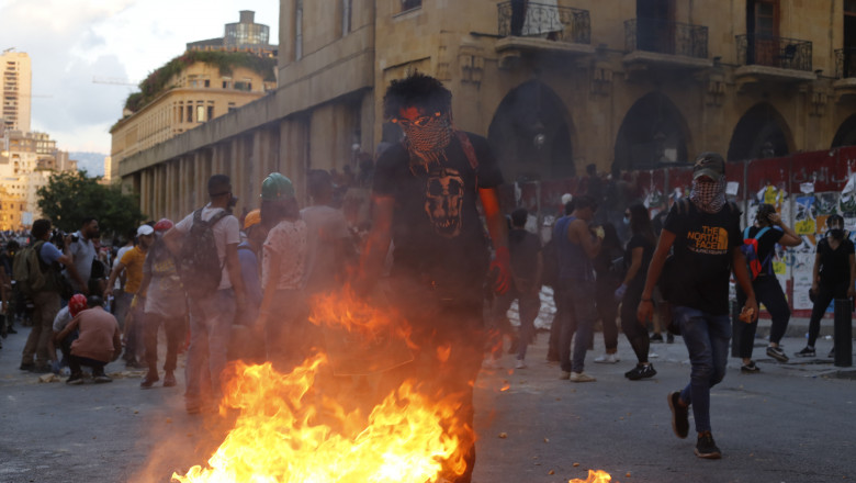 Proteste la Beirut după explozia masivă din port