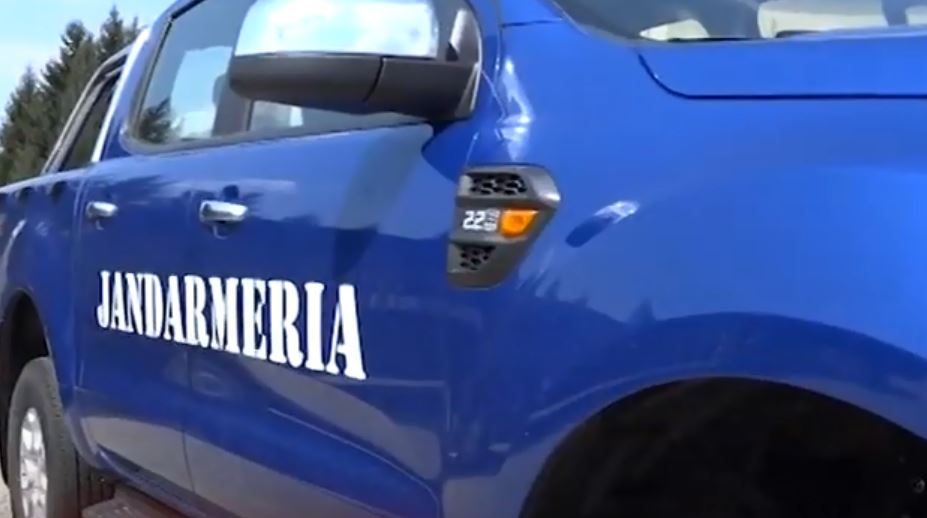 Scandal cu topoare şi bâte, provocat de un grup de adolescenți în Tulcea
