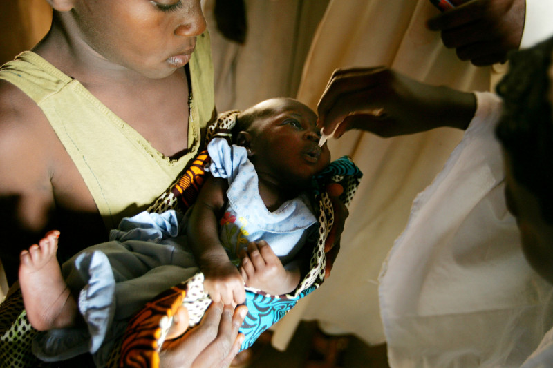 Teams Give Polio Vaccine in Massive Nigerian Innoculation