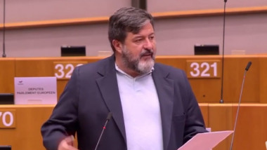 Europarlamentarul spaniol Manu Pineda ia cuvantul in parlamentul european