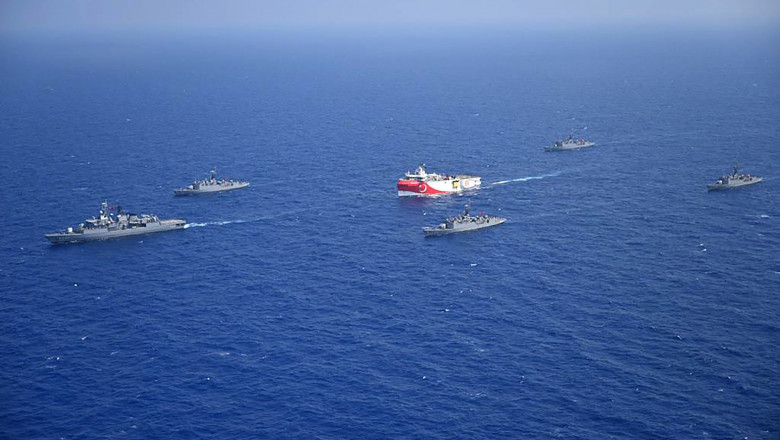 seismice„ Oruc, a părăsit apele grecești, escortat de navele militare ale Turciei. Sursa foto: Profimedia Images