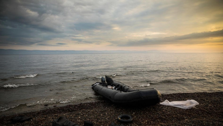 Migrantii folosesc barci pneumatice pentru a ajunge in Europa