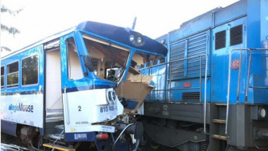 Zeci de persoane dintr-un tren de pasageri au fost rănite in Cehia