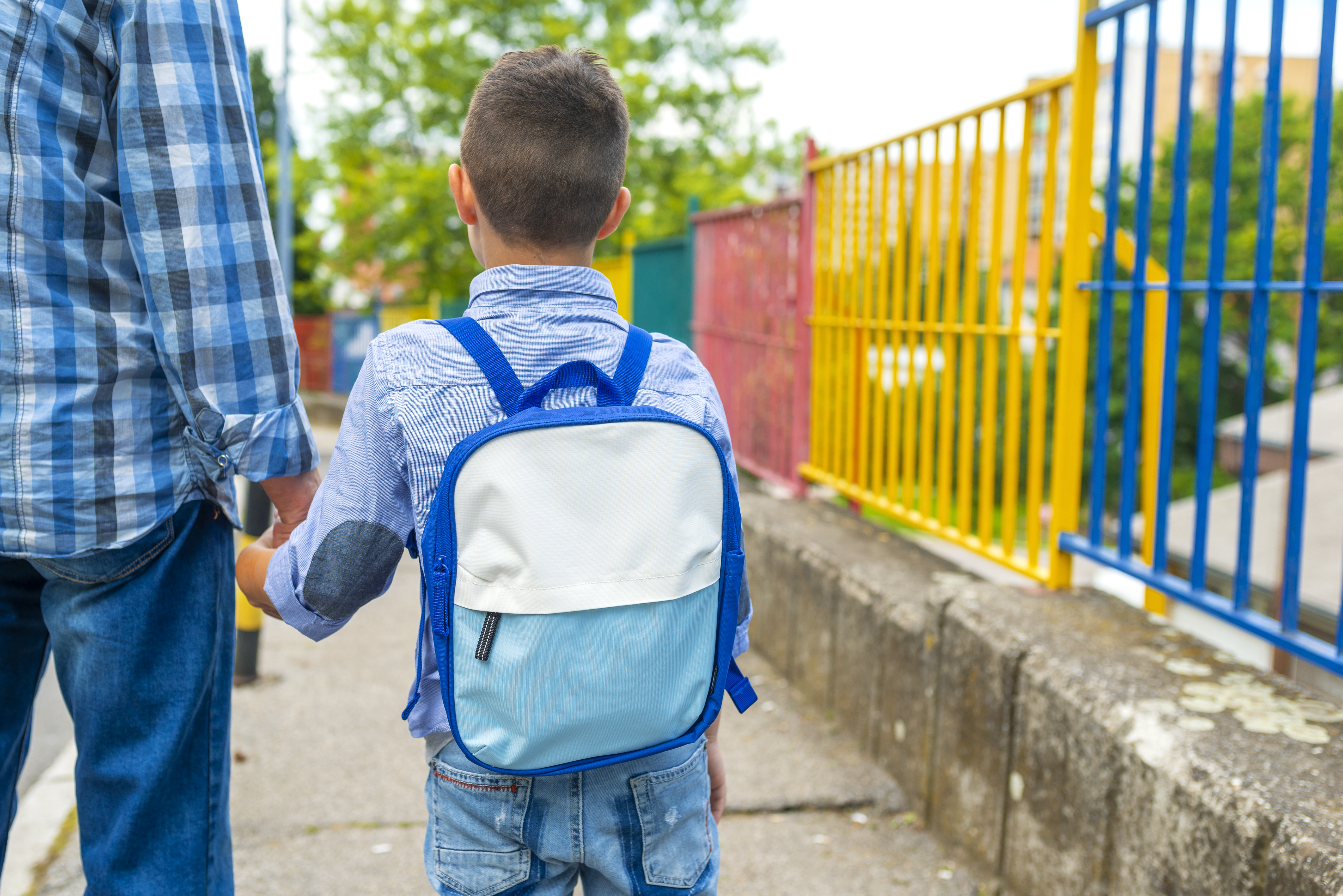 Sondaj IRES: 70% dintre părinți vor ca școala să înceapă în format clasic, cu toți copiii în clase