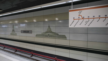 Stație de metrou în București.