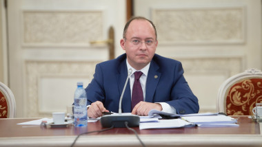 bogdan aurescu ministru de externe face o declaratie de presa