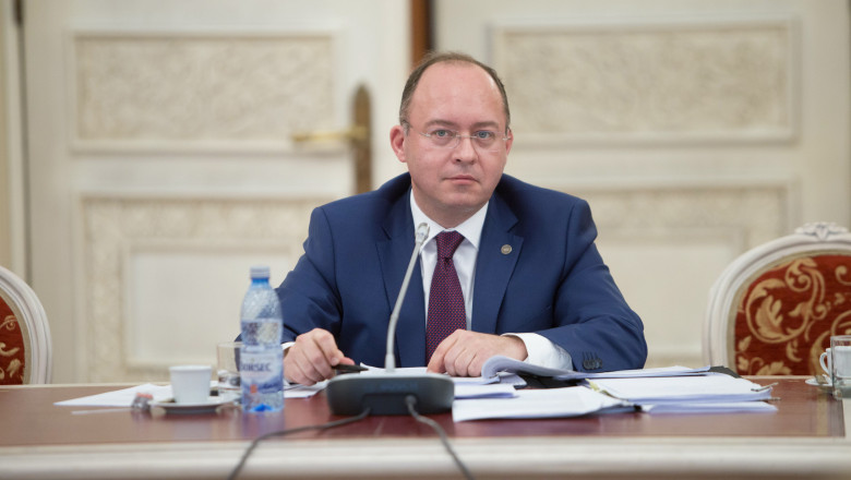 bogdan aurescu ministru de externe face o declaratie de presa