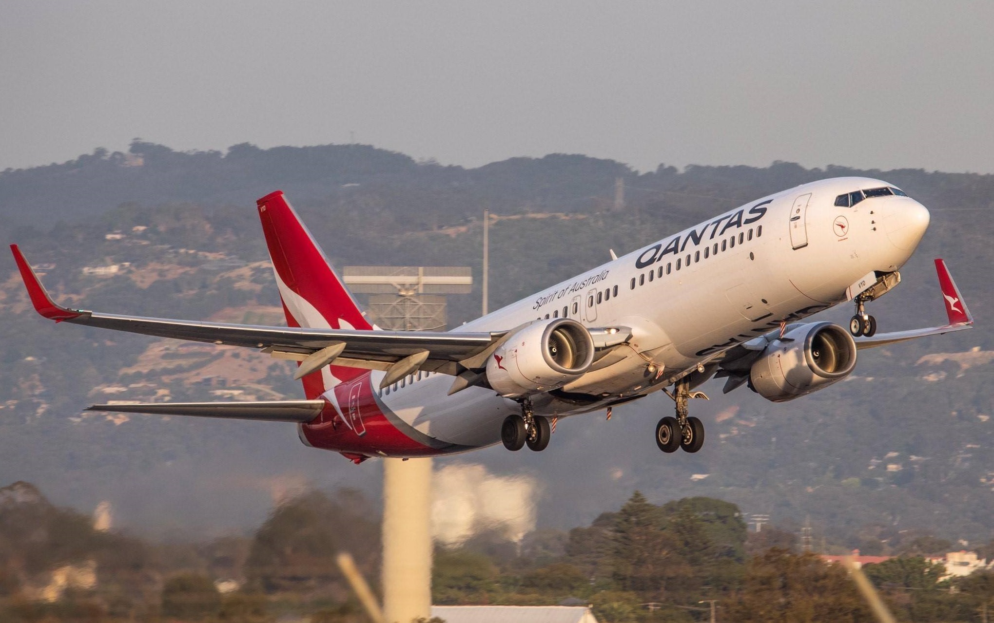 Un avion Airbus a aterizat cu un singur motor după o problemă în zbor. „Trebuie să fi fost tulburător”