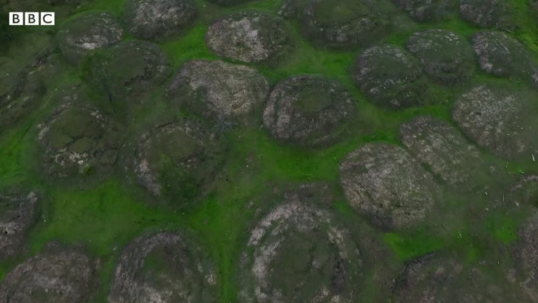 termocarsturile, „cocoașele” care au apărut pe suprafața pământului în Siberia