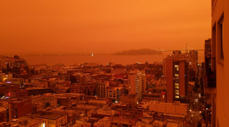 Din cauza incendiilor de vegetație, cerul a devenit roșu în California