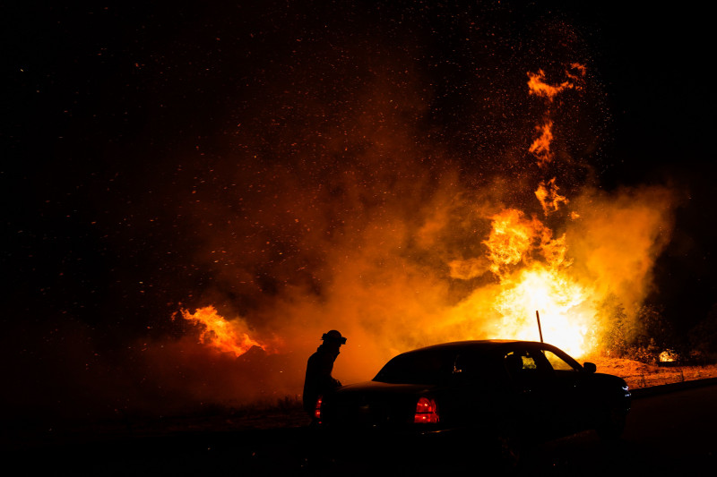 incendii sua pompier intervine masina flacari