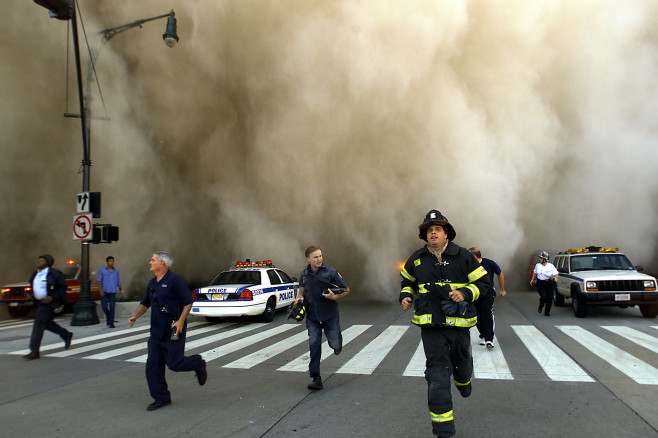 Clădirea World Trade Center din New York a fost lovită de două avioane la 11 septembrie 2001