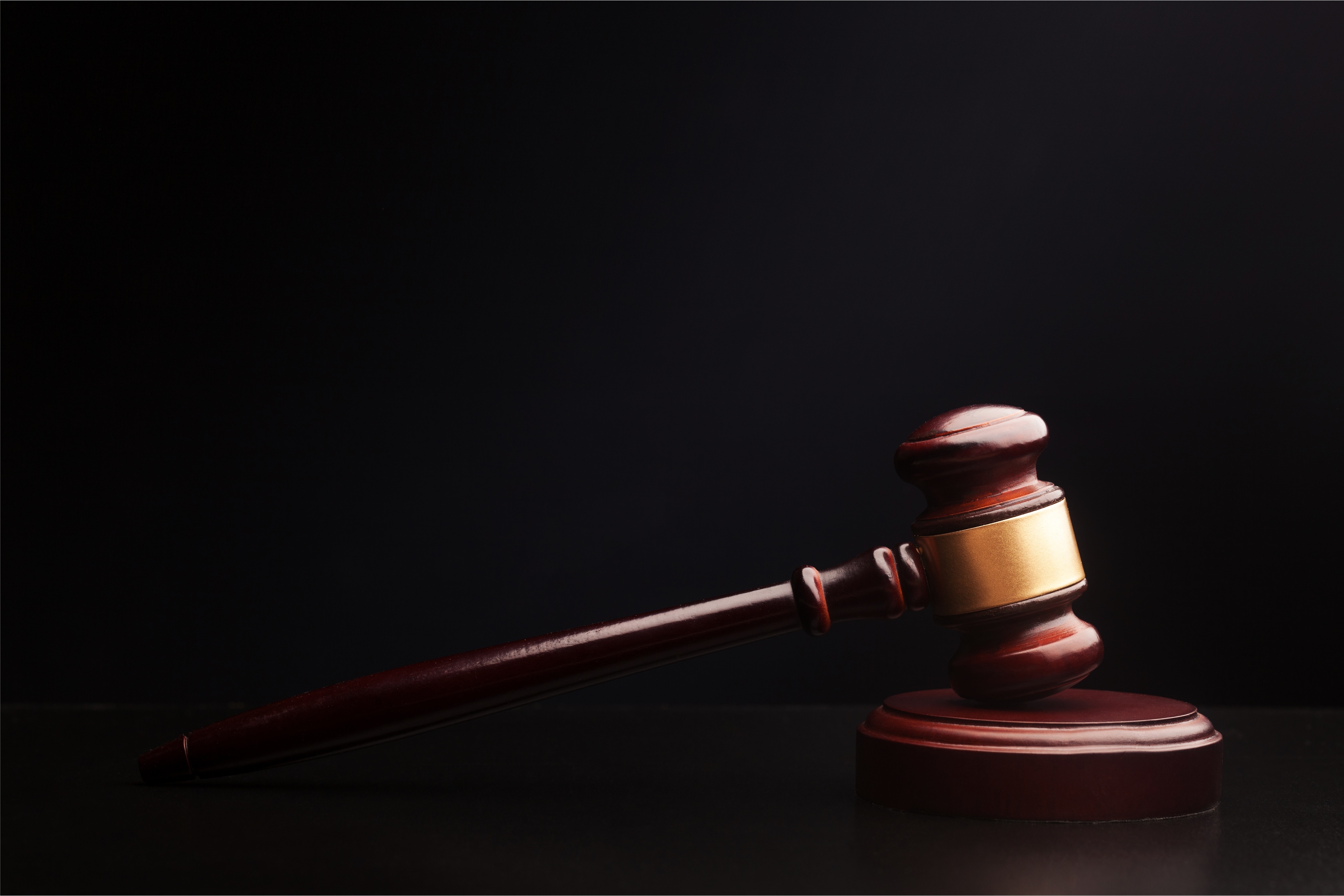 Foști ofițeri de investigații din R. Moldova, găsiți vinovați de interceptări ilegale ale unor activiști, jurnaliști și politicieni