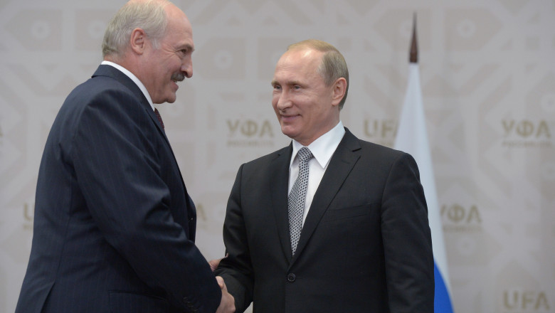 Strângere de mână între Lukașenko și Putin