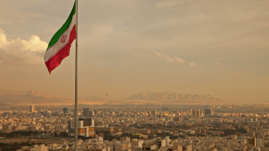 Steagul Iranului flutura in vant, deasupra Teheranului