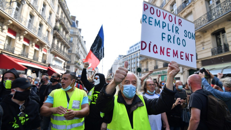 Proteste violente ale mișcării "Vestele Galbene" în Paris.