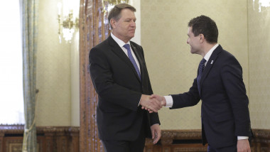Nicușor Dan dă mâna cu președintele Klaus Iohannis la Cotroceni