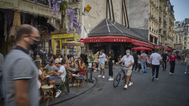 Restaurante din Paris deschis în pandemia de coronavirus.