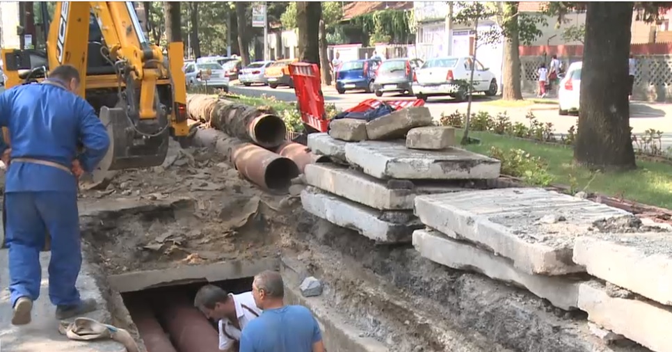 Bani de la Guvern pentru repararea rețelei de termoficare a Bucureștiului