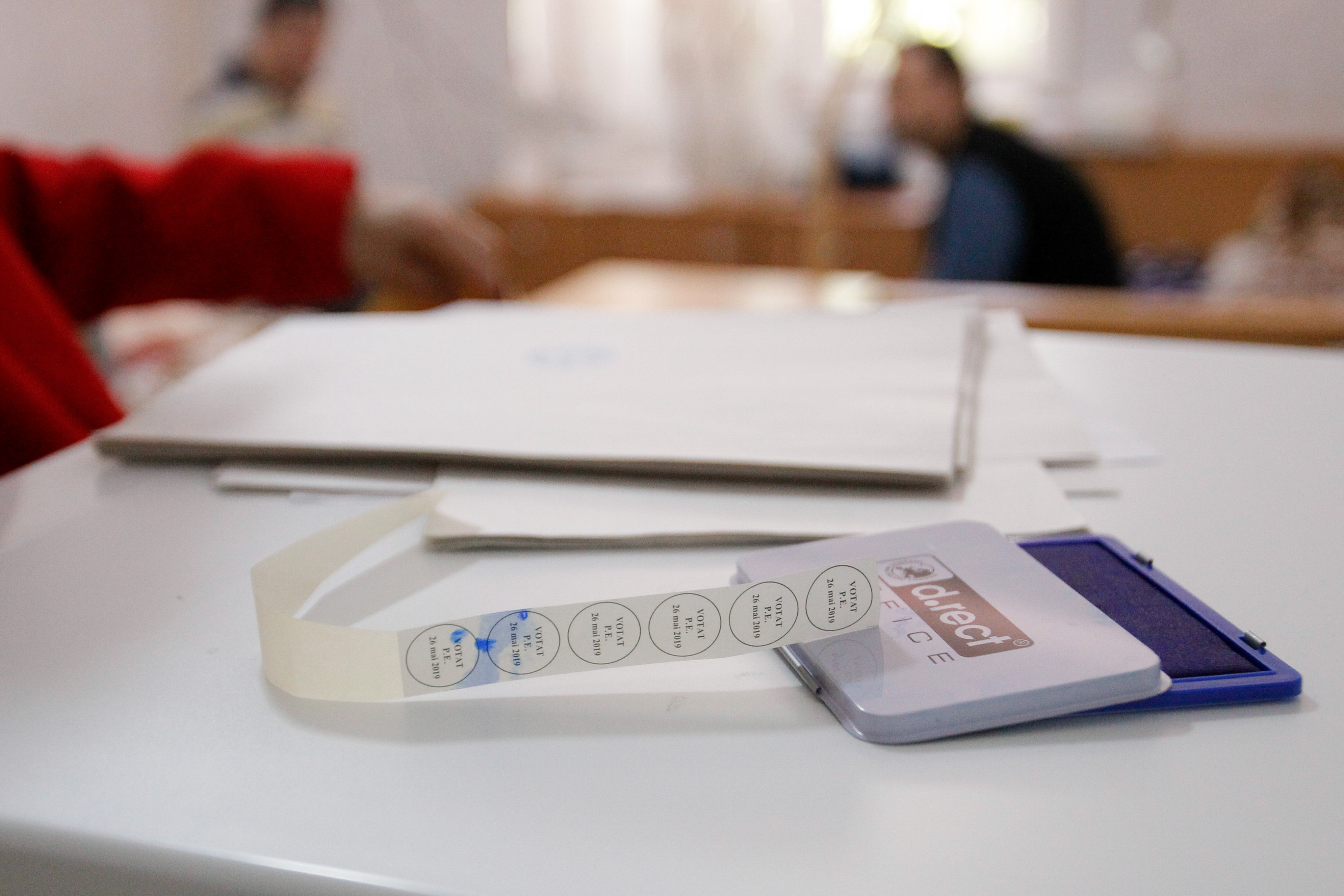 Decizii ale BEC referitoare la cum vor putea vota cei aflaţi în carantină sau izolare la alegerile din 6 decembrie