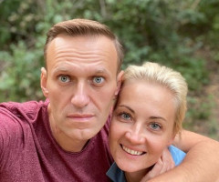 Navalnîi postează pe Instagram mesaje de mulţumire. Opozantul lui Putin pozează alături de soţie
